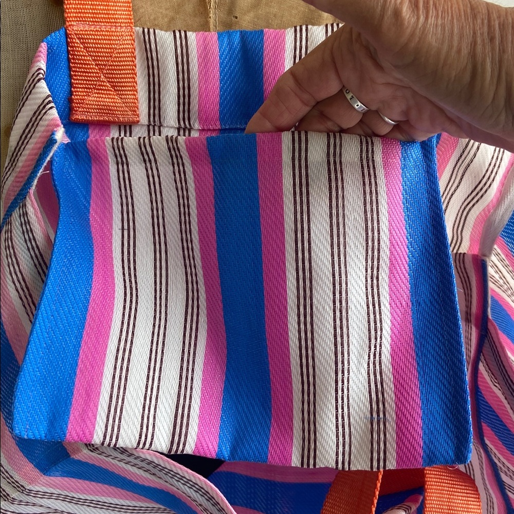 free-est by Free People Poly Mesh Lawn Chair Tote! 14” X 14” X 9” Side - Picture 3 of 5